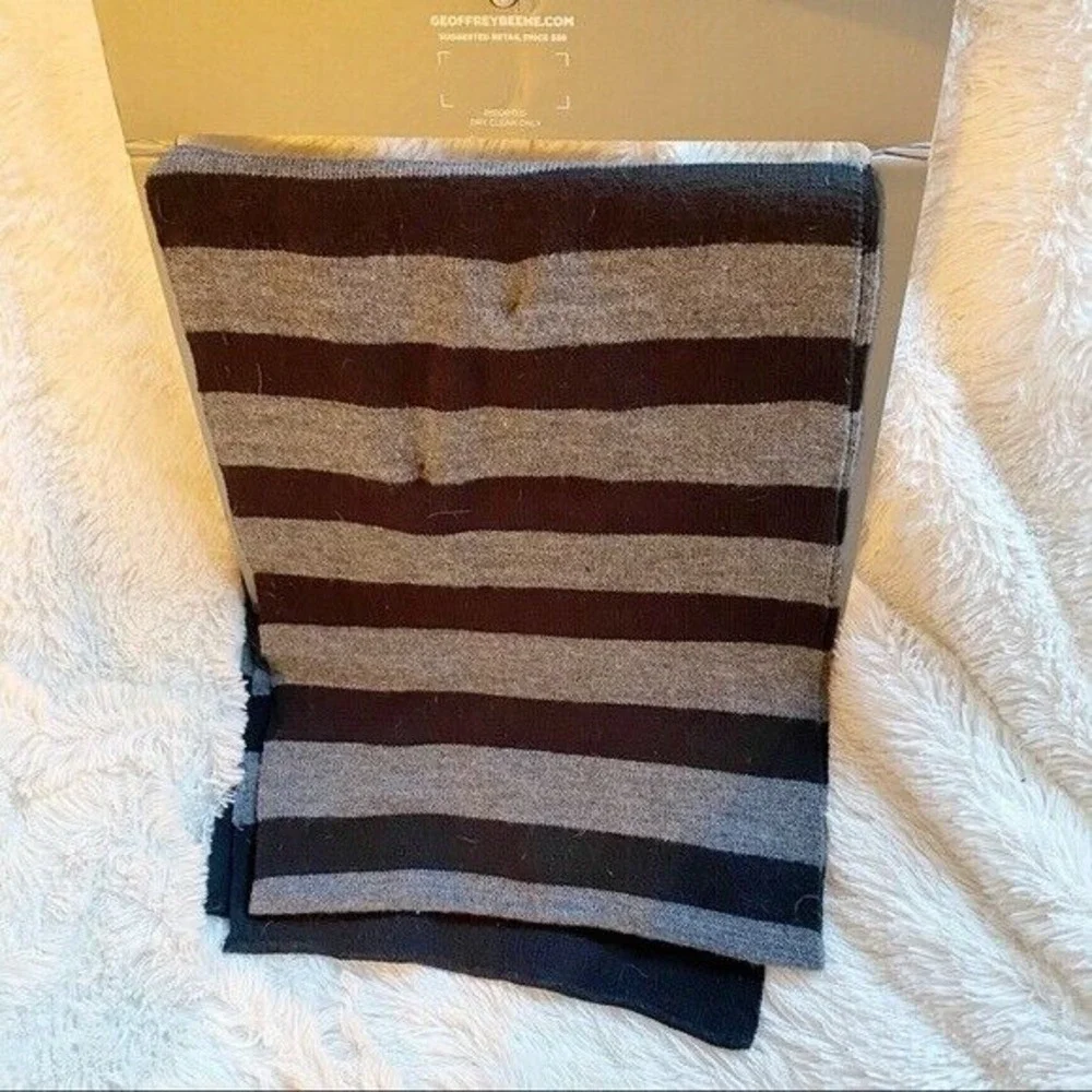 Geoffrey Beene Knit Hat‎ and Scarf Set